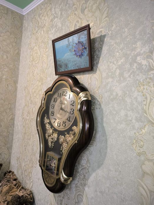Продам дуже красивий настінний годинник.