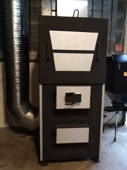 Piec nadmuchowy z podajnikiem 100 kw.