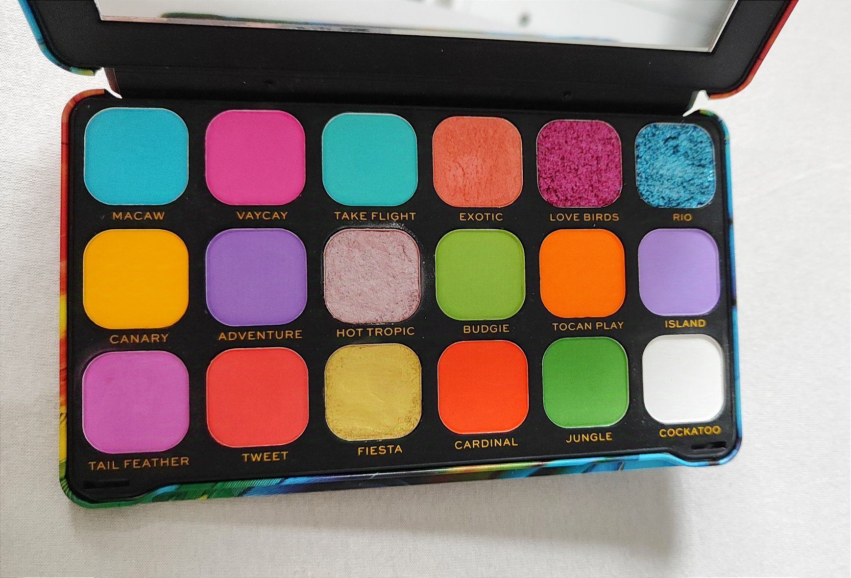 Paleta cieni makeup revolution tęcza