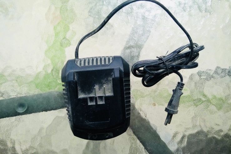 Зарядное устройство для литий-ионных акаммуляторов