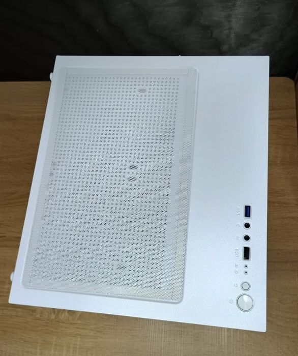 Комп'ютерний корпус MSI