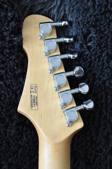 Gitara elektryczna SWING - stratocaster, czarna jak smoła :) Układ HSS