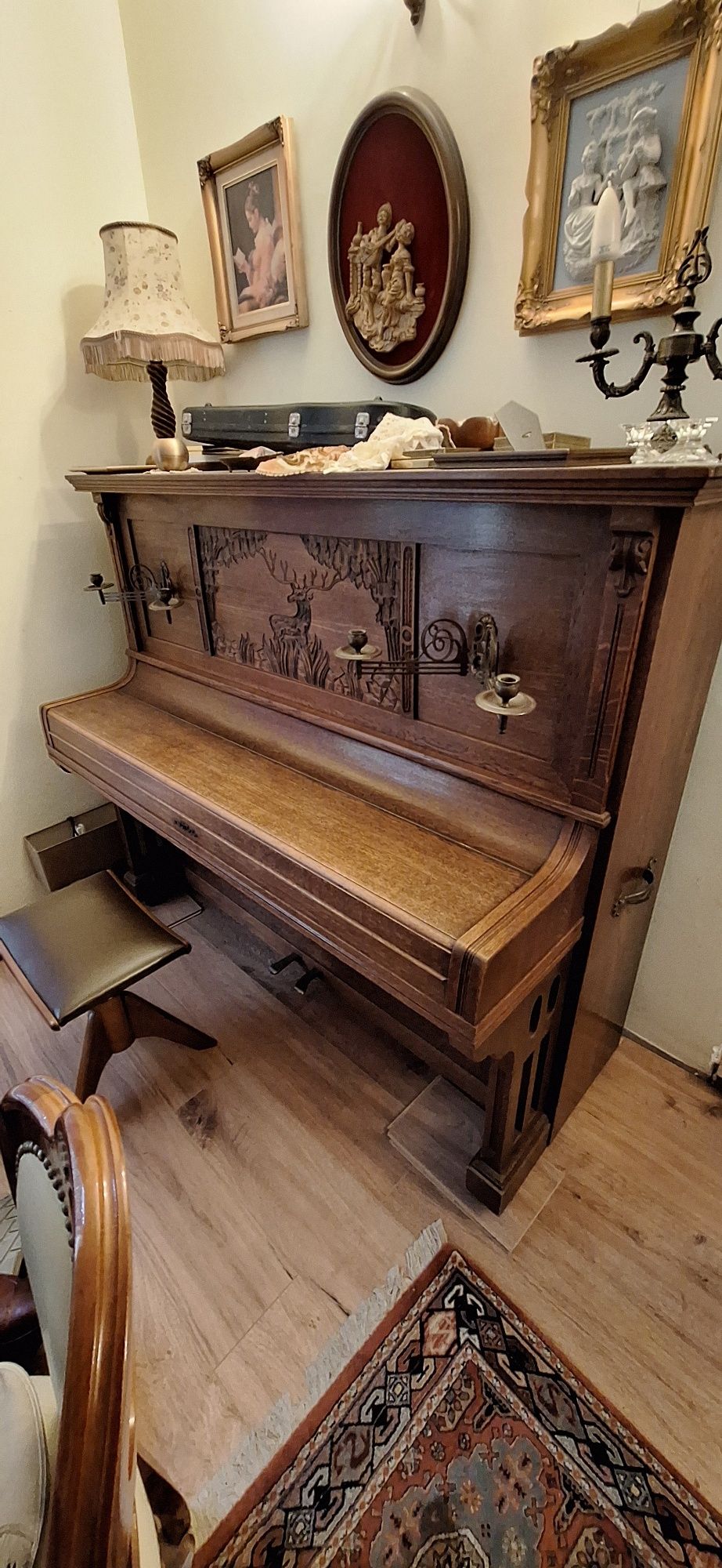 Pianino dębowe stylowe