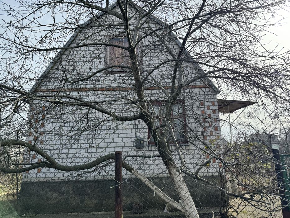 Дача біля річки(садове товариство)