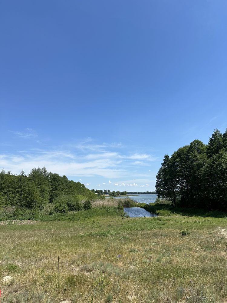 Działka z linią brzegową nad jeziorem Głuszyńskim, widok na jezioro