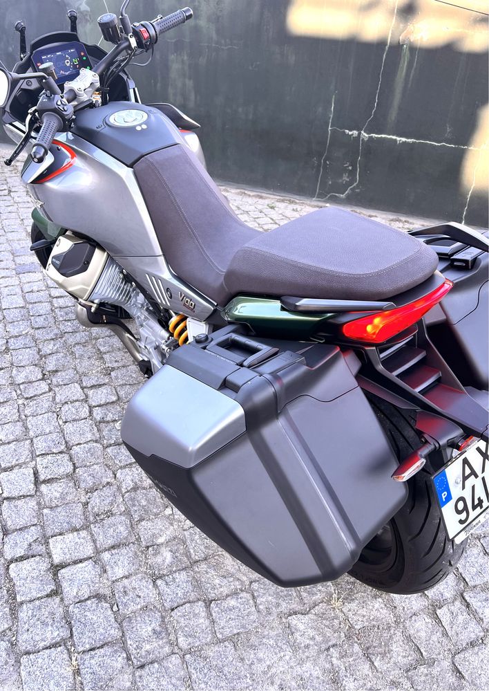 Moto Guzzi V 100 Mandelo 2023 - semi-nova