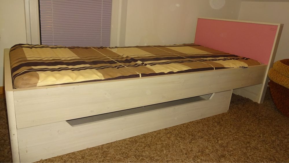 Łóżko z materacem 90 x 200 i skrzynią