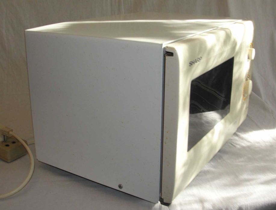 Мікрохвильова піч Sharp