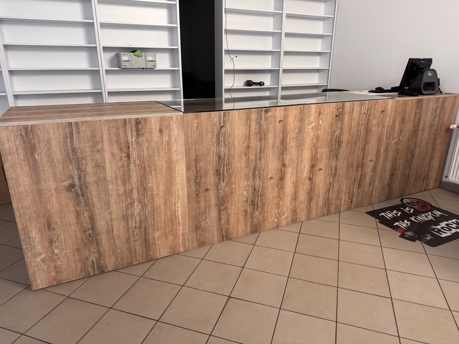 Piękna  lada sklepowa przeszklona z szufladami