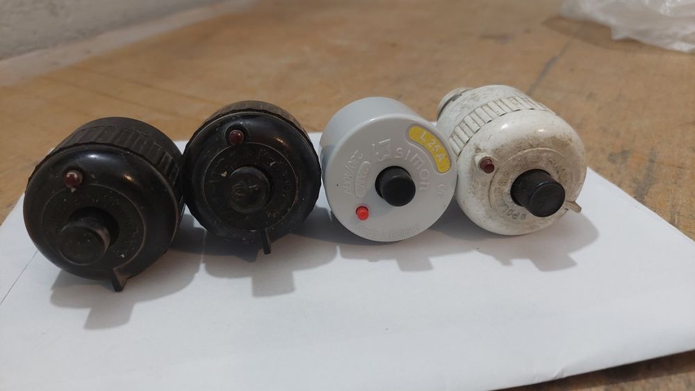 Korki automatycze do światła