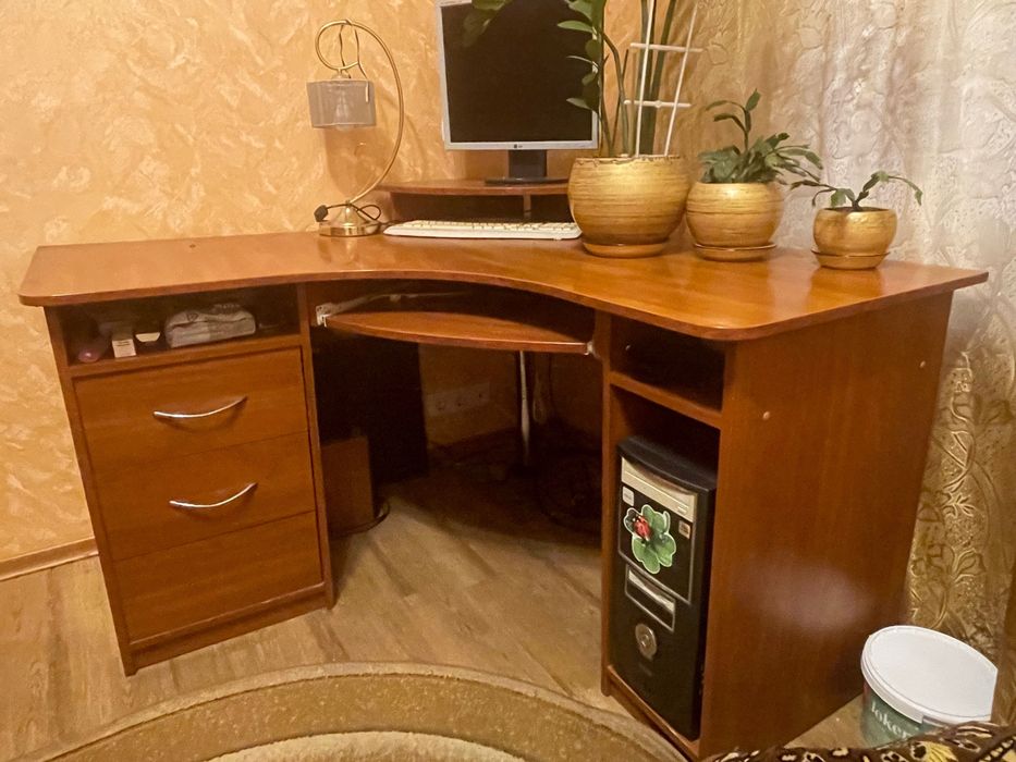 Письмовий стіл ( компьютерний)