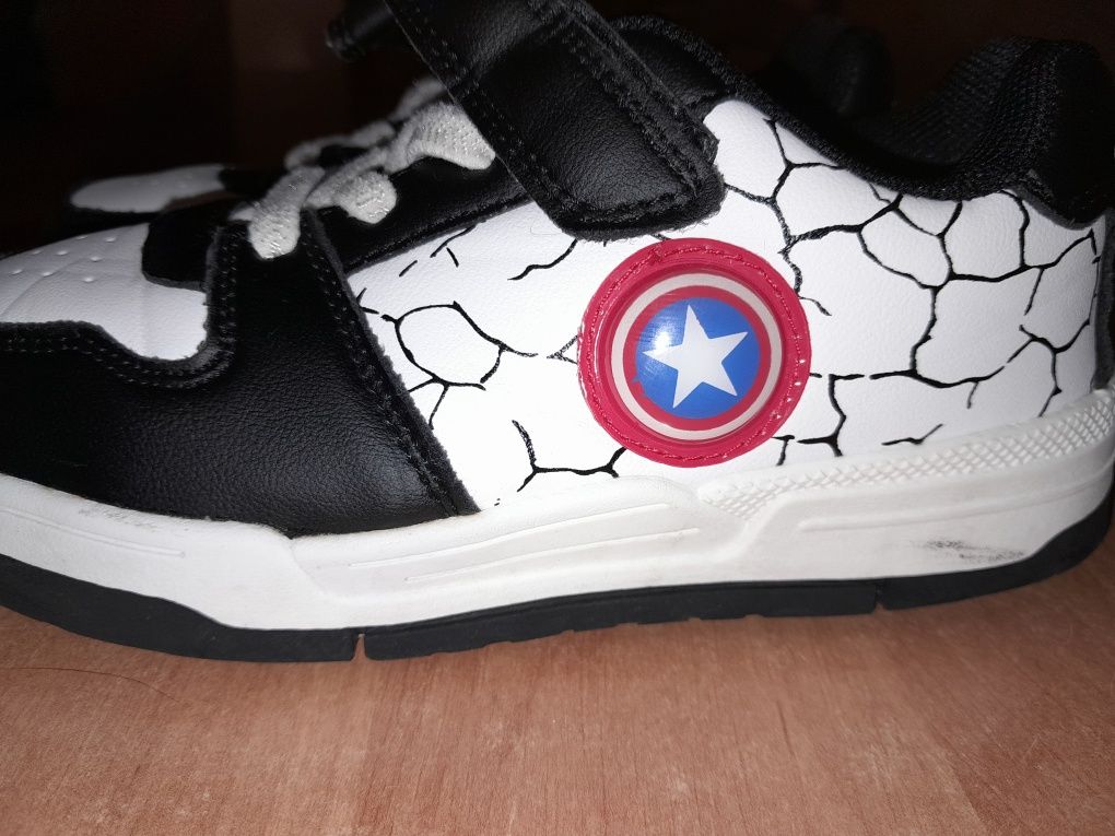 Buty chłopięce avengers świecące 31
