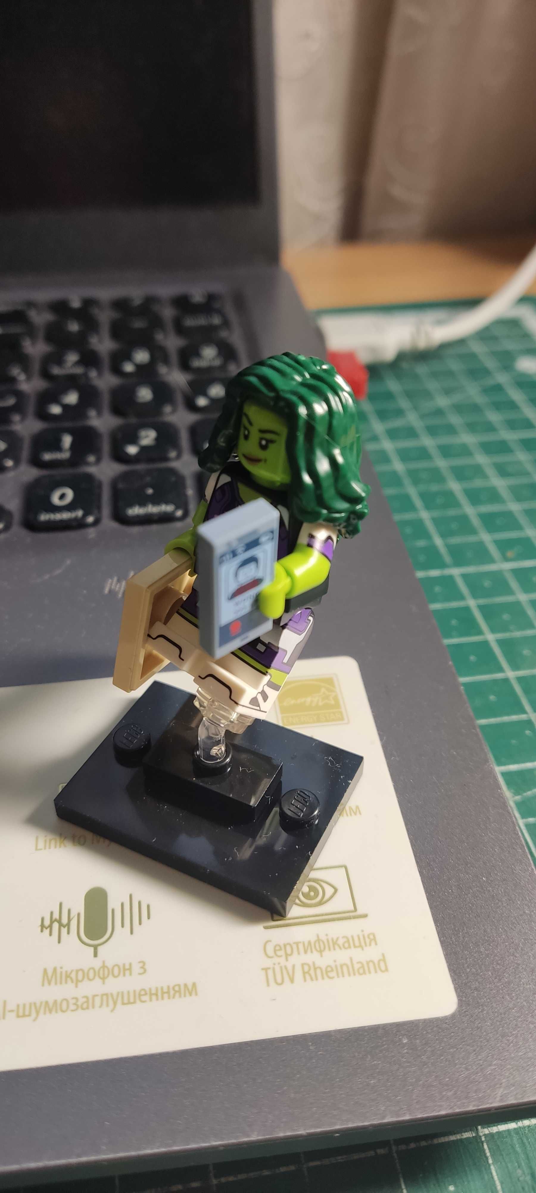 LEGO Marvel minifigures Женщина-Халк She-Hulk Продам или обменяю