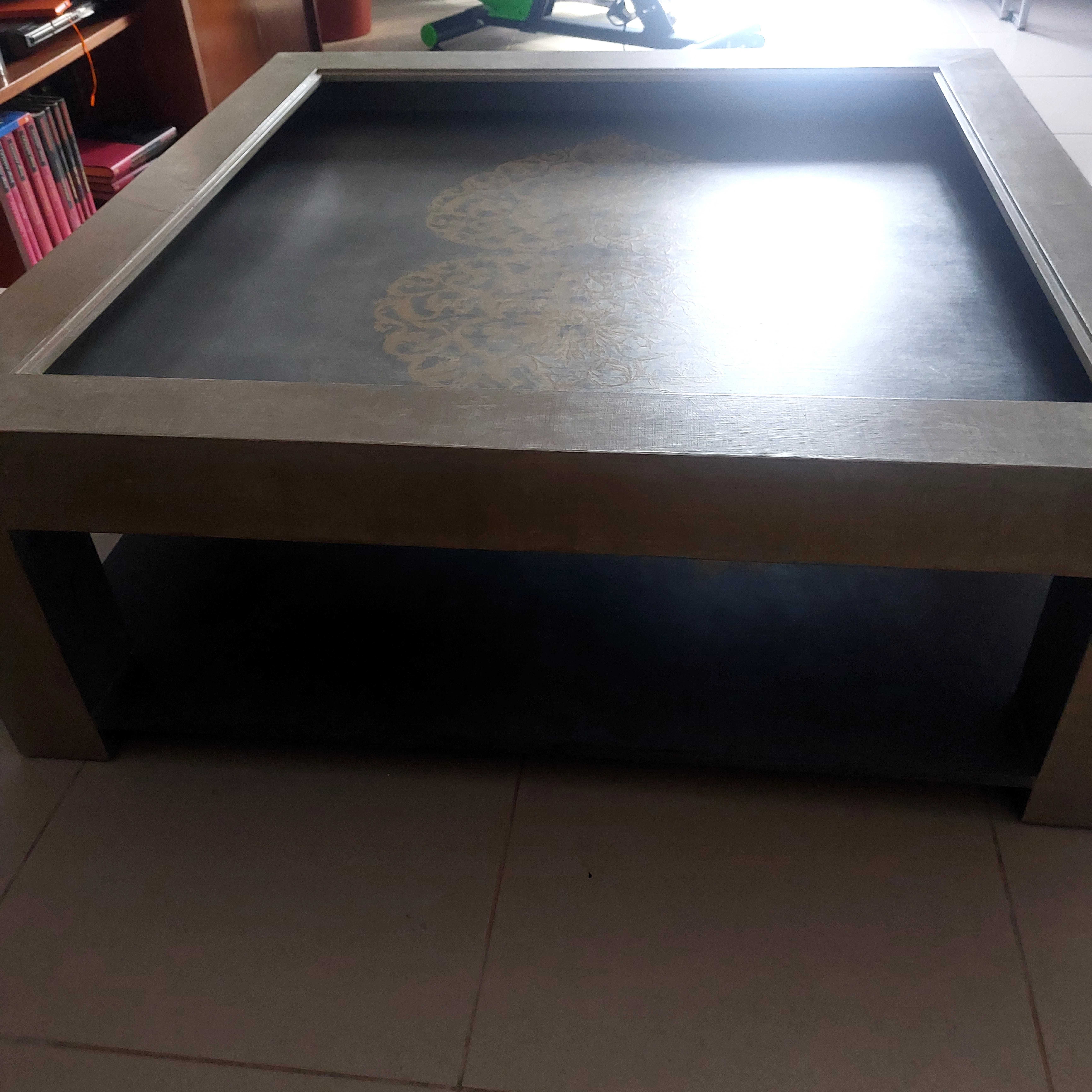 Mesa de centro em madeira maciça