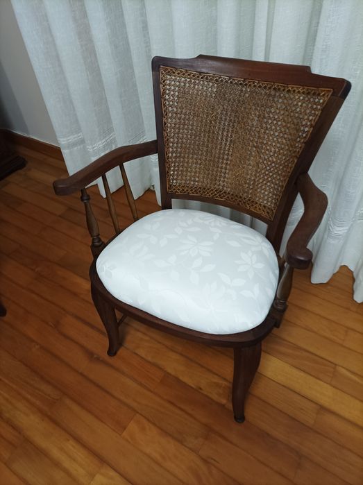 Cadeirão antigo restaurado estilo D Maria