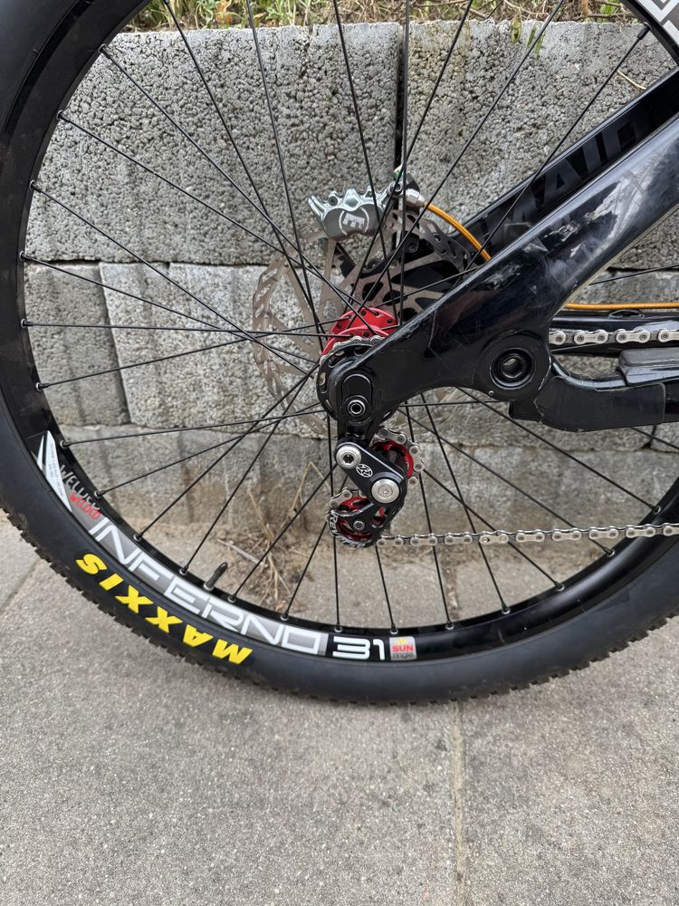 Rama rocky mountain maiden 2016 rozm M 26/27.5 241 dh demo 8 trek yt