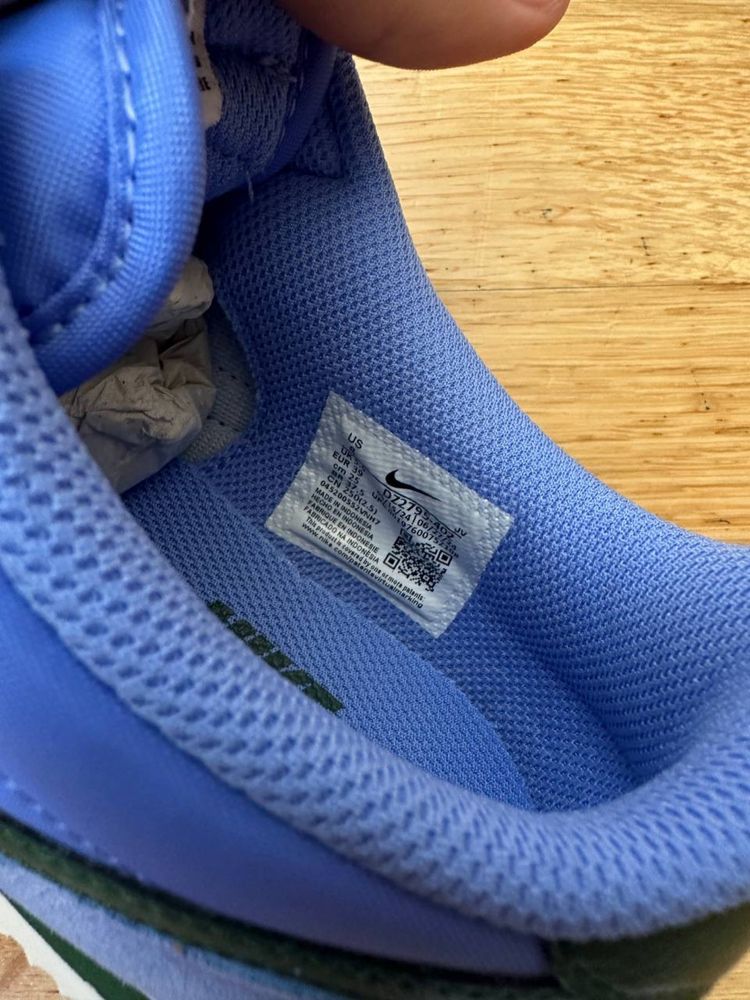 Кросівки жіночі Nike