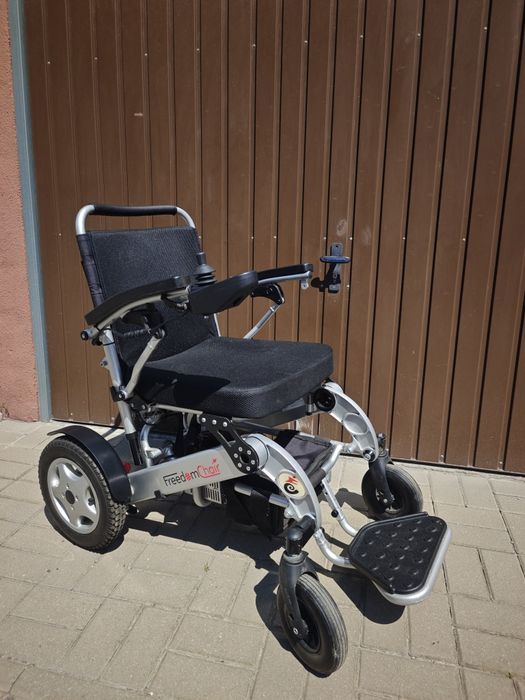 Wózek inwdalidzki elektryczny Freedomchair A08L