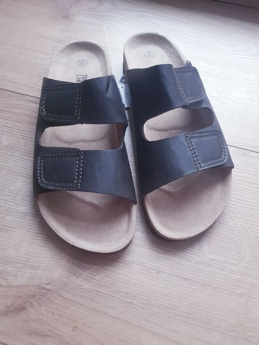 Nowe klapki męskie z skórzaną wkładka marki Town Land rozmiar 46.