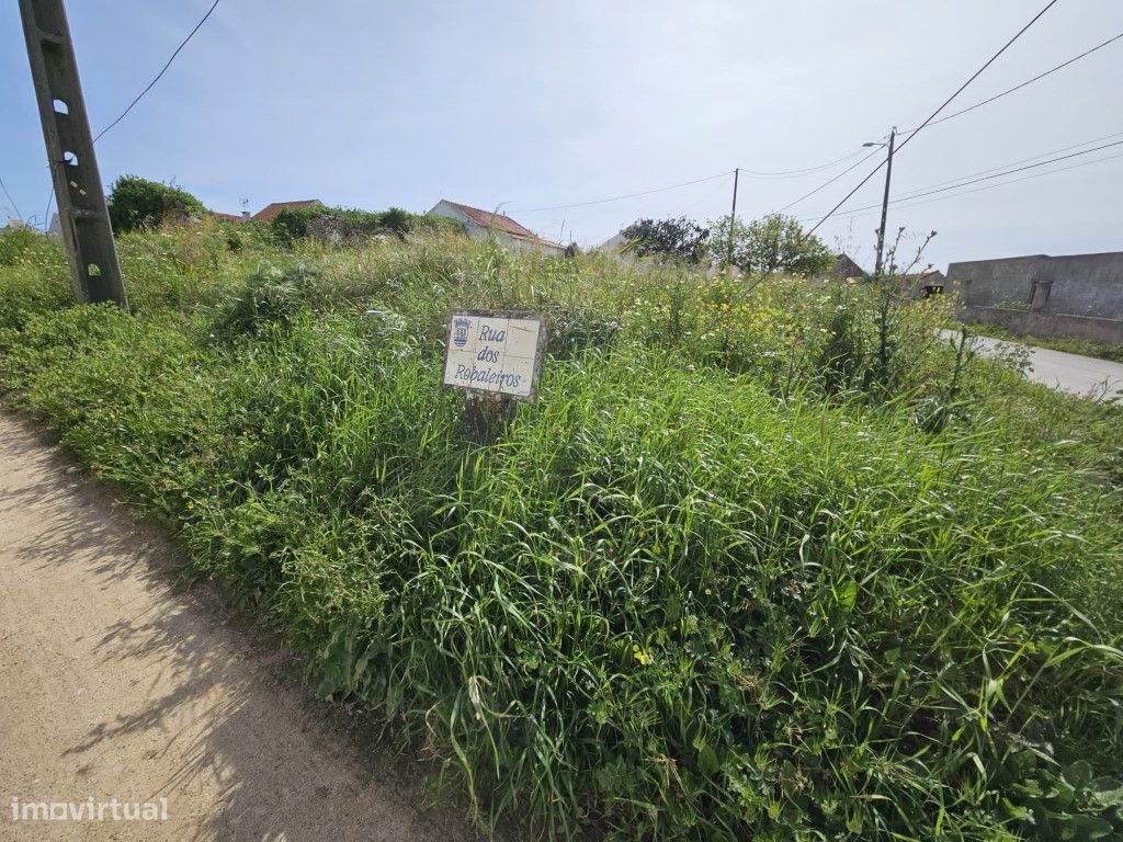 Terreno Misto com Ruína