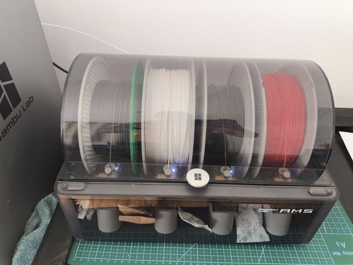 Impressora 3D X1 Carbon com sistema AMS