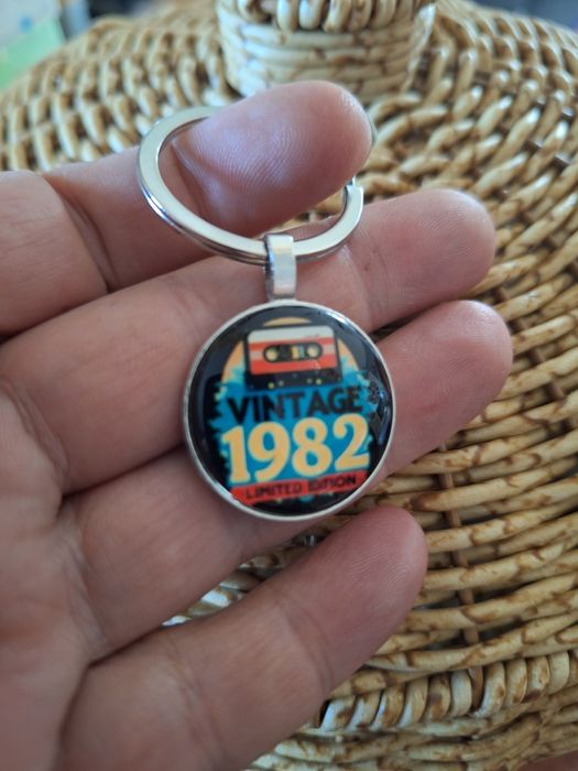 Brelok do kluczy vintage 1982 prezent urodziny mikołajki