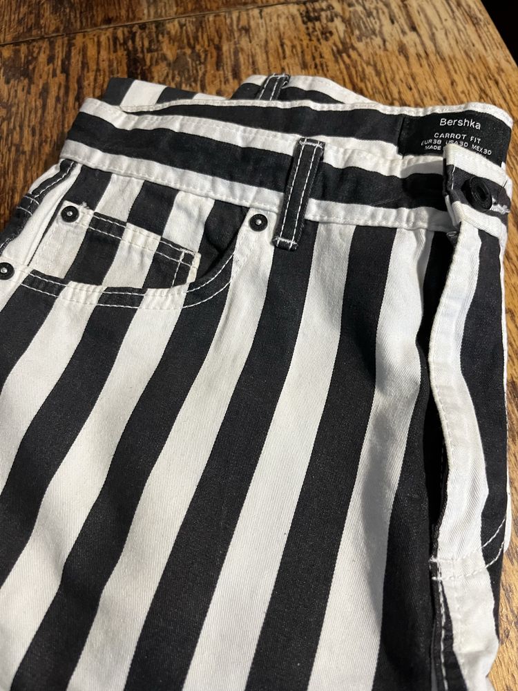 Штани Bershka Carrot fit