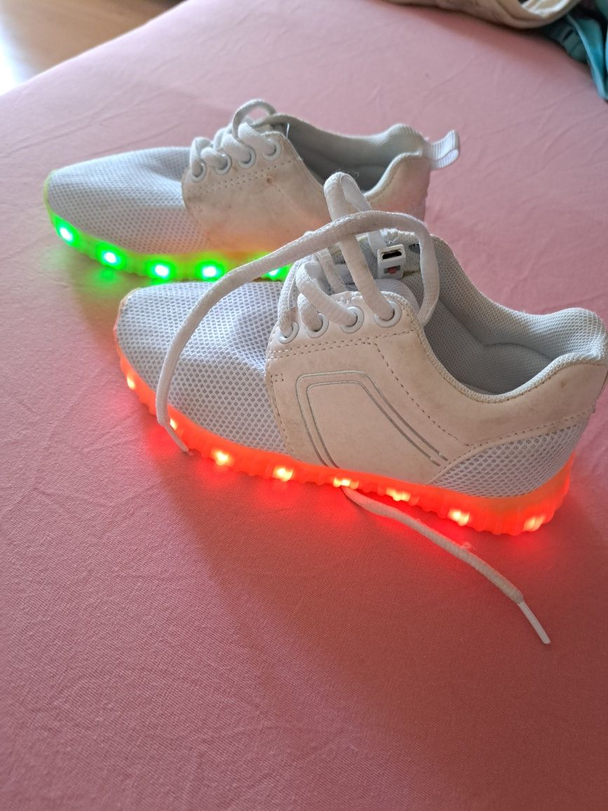 Buty dziecięce  sportowe świecące  led