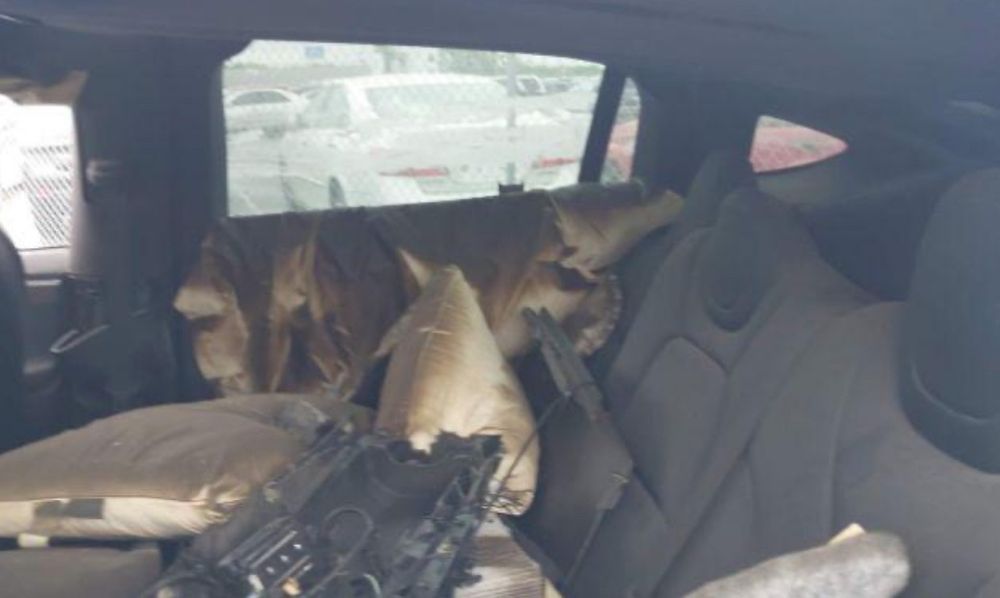 Тесла X продаж в дорозі