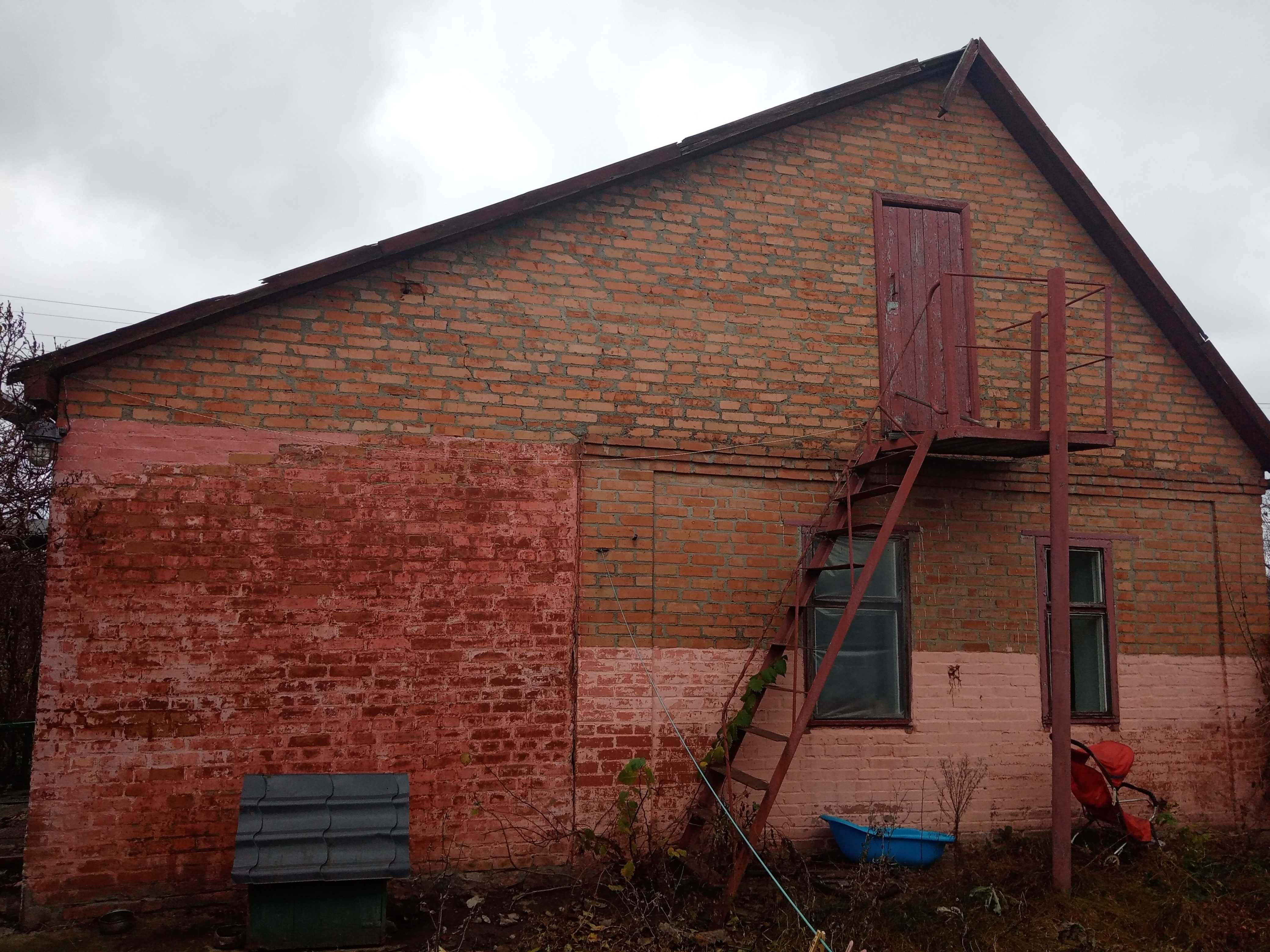 Продам будинок в м Карлівка недалеко від центра
