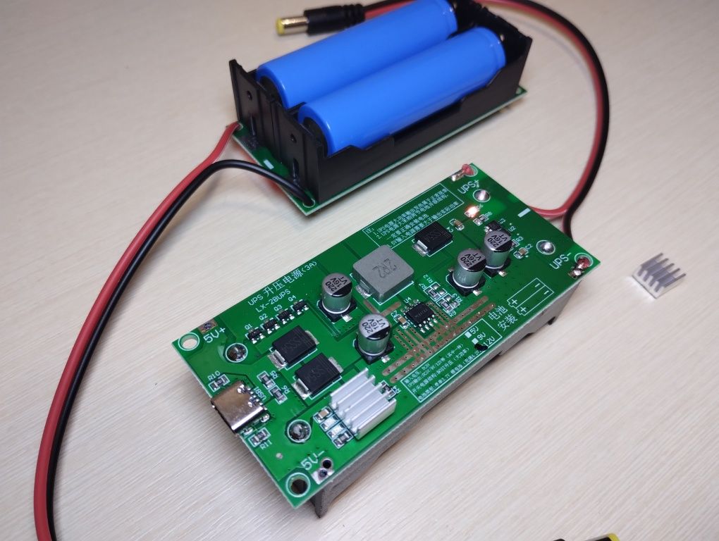 Модуль ДБЖ UPS 12V, 9V, 5V в комплекті з 18650, USB кабель для роутера