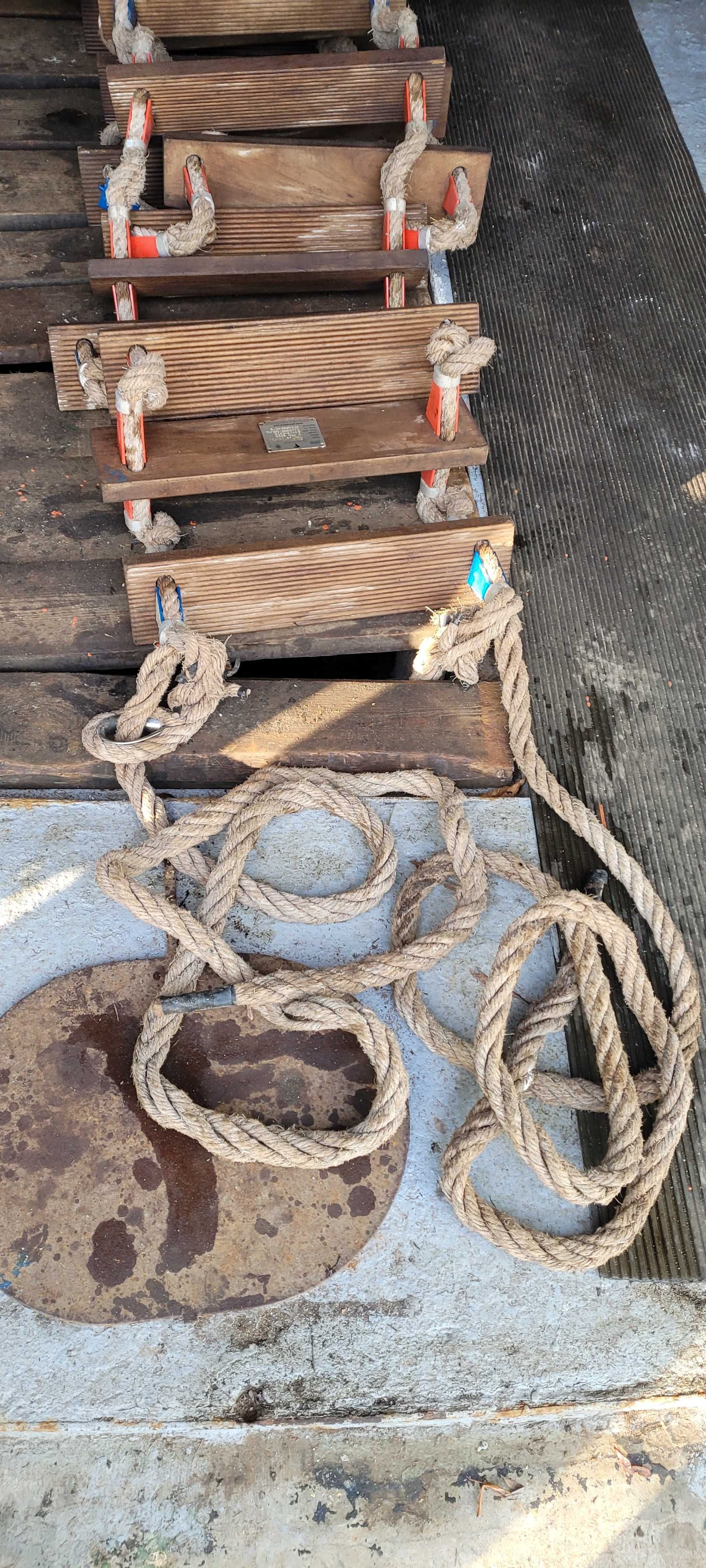 Drabina linowa zwijana .Trap sztormowy.