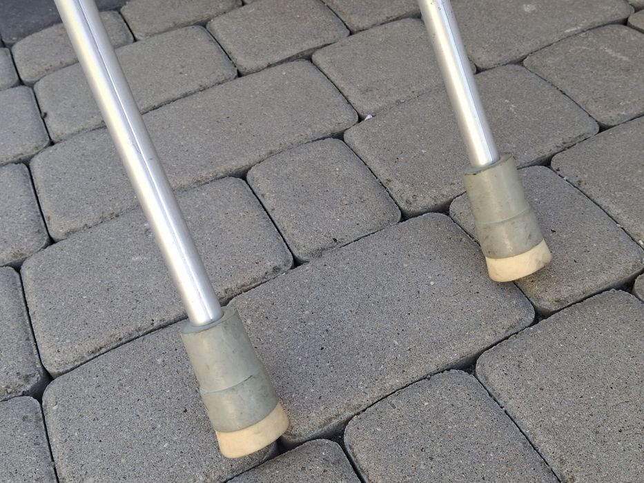 Kule Ortopedyczne Kule Do Chodzenia Regulowane
REGULOWANA WYSOKOŚĆ: Ku