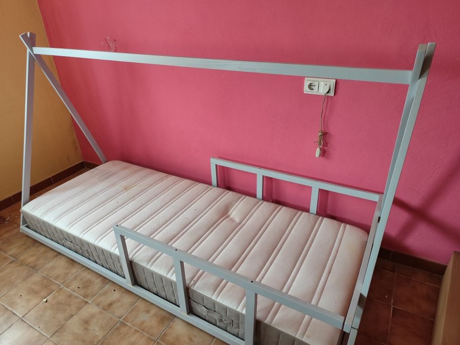 Cama Montessori criança