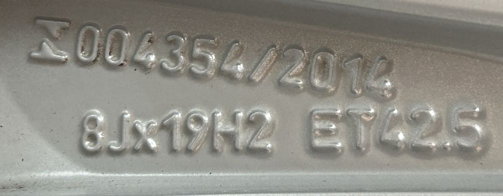 670 Felgi Aluminiowe Oryginał Volvo R 19 5x108 otwór 63,3 Bardzo Ładne