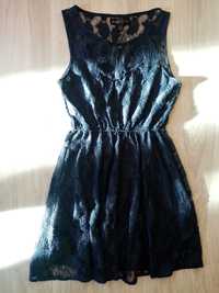 Granatowa sukienka z grubej koronki Mela London