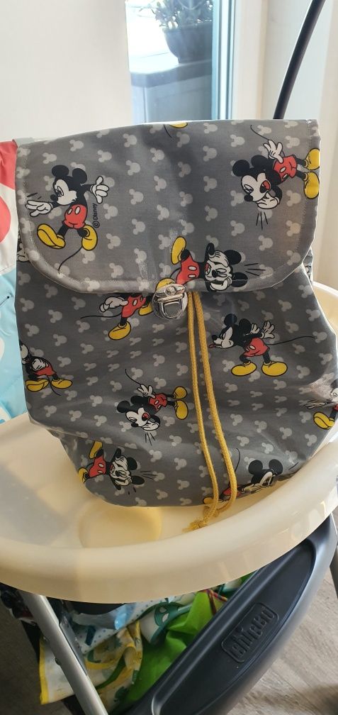 Mochila Mickey plastificada e forrada, NOVA