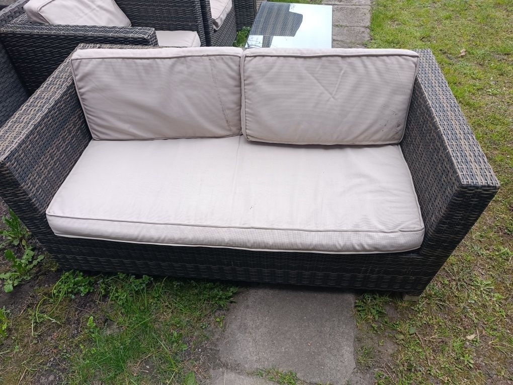 Zestaw mebli ogrodowych rattanowych  sofa dwa fotele i stolik