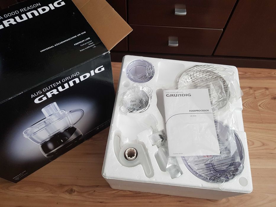 Wielofunkcyjny robot kuchenny malakser Grundig UM 5040
