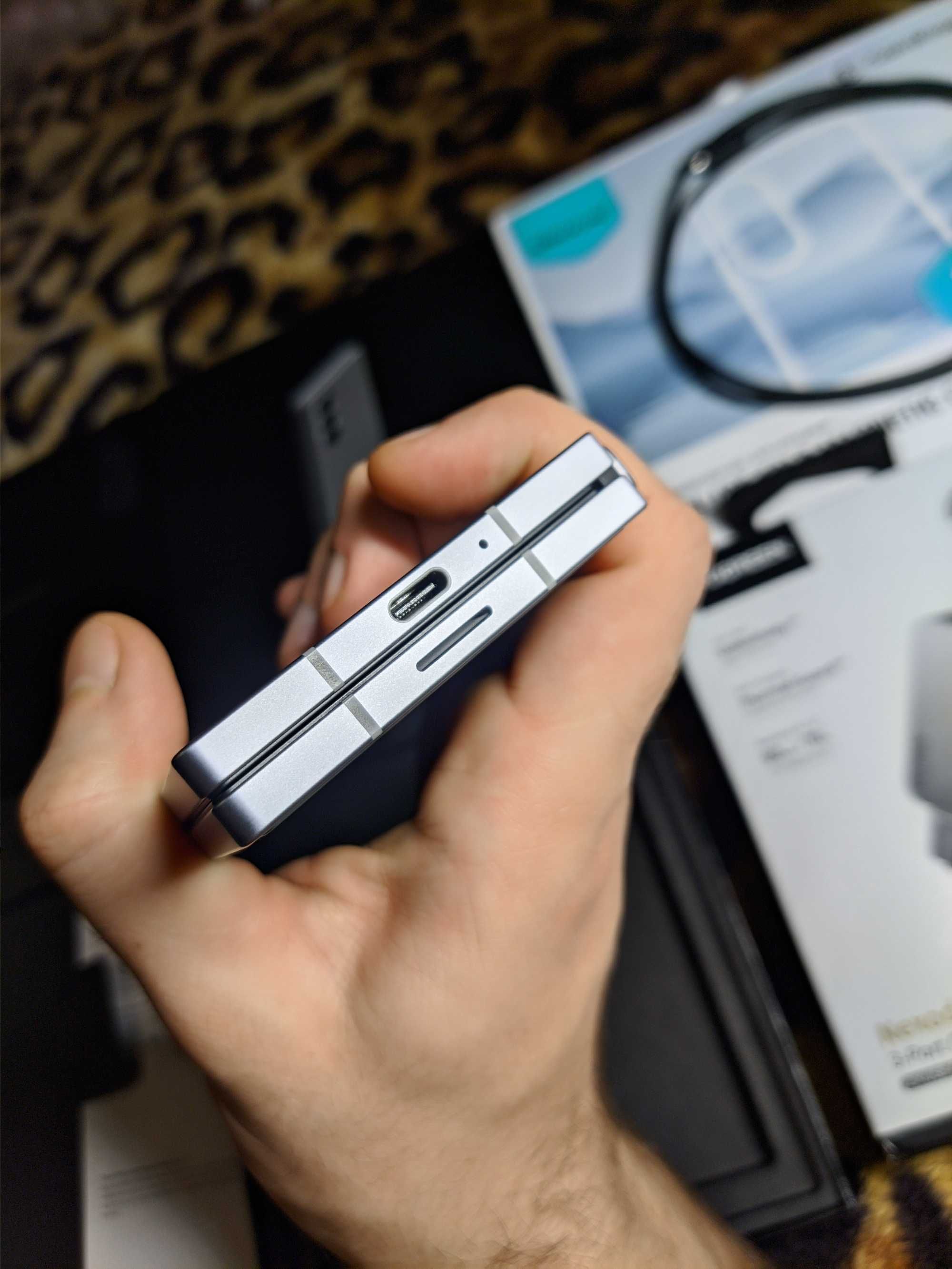 Как новый! Samsung Fold 6 12/512GB Silver "Официал на две физ SIM"