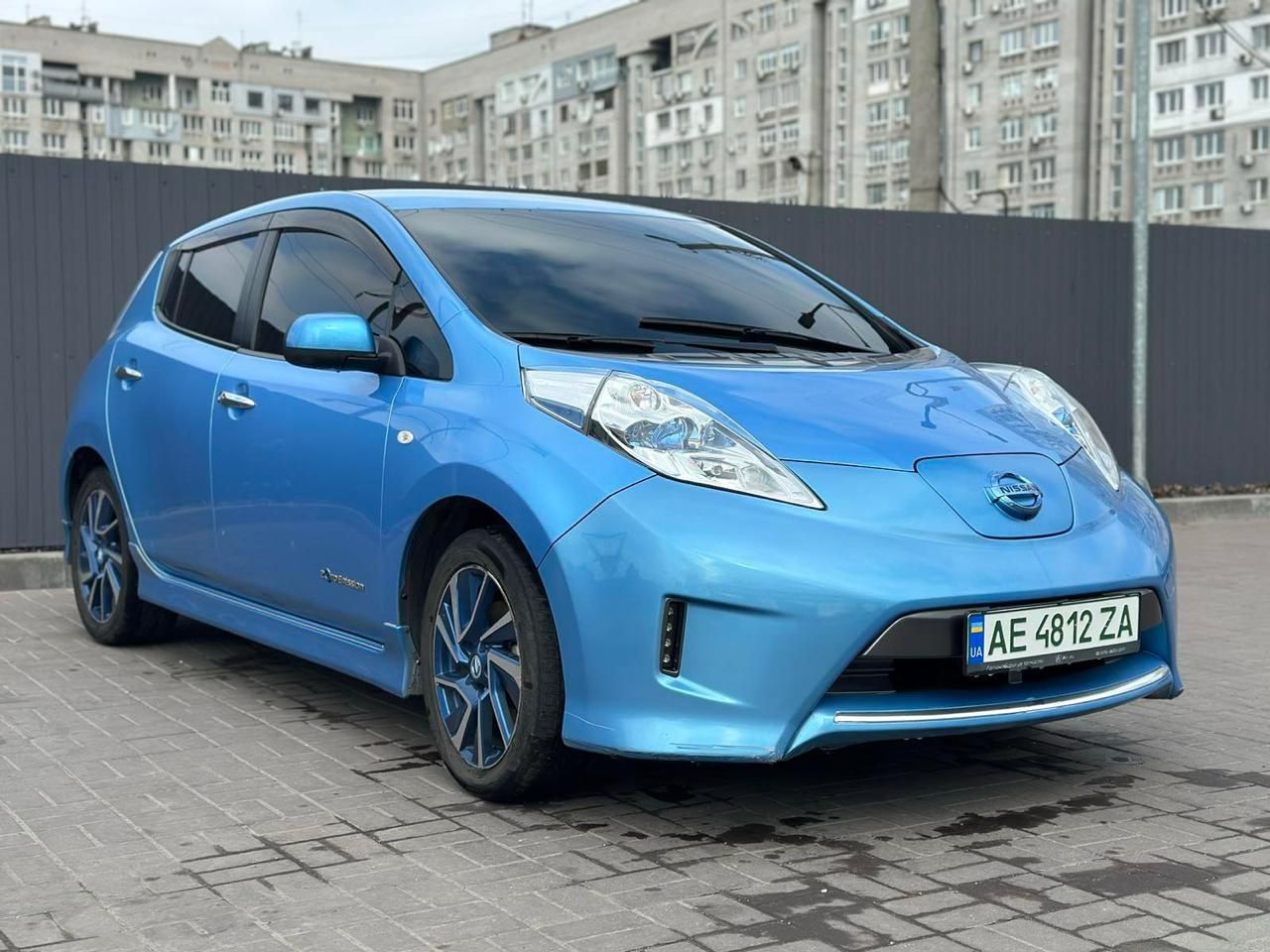 Продам nissan leaf