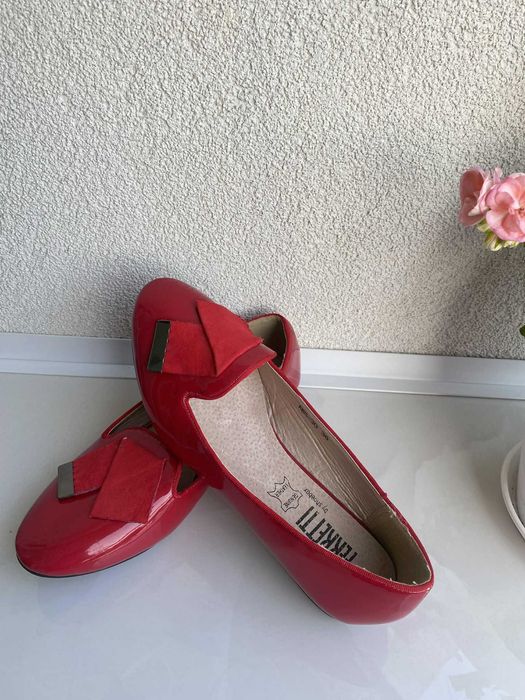 Ferrretti buty damskie baleriny lakierki czerwone 38 czółenka