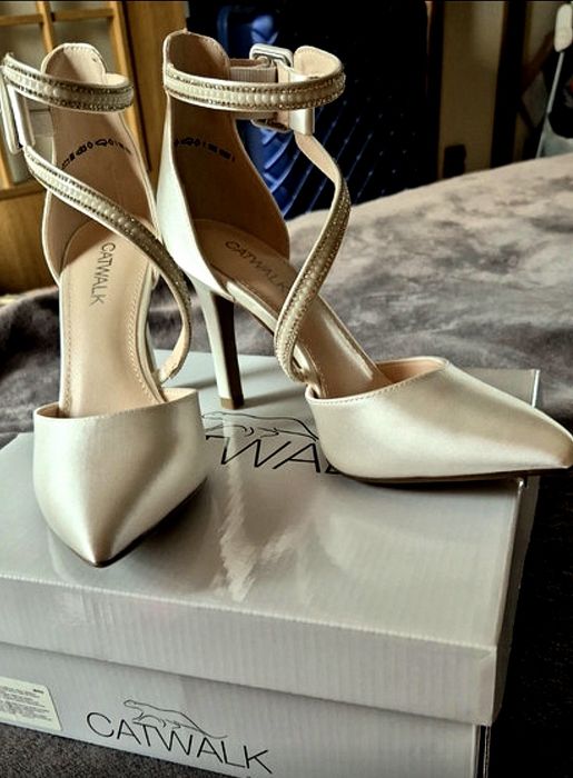 Buty ślubne perłowe