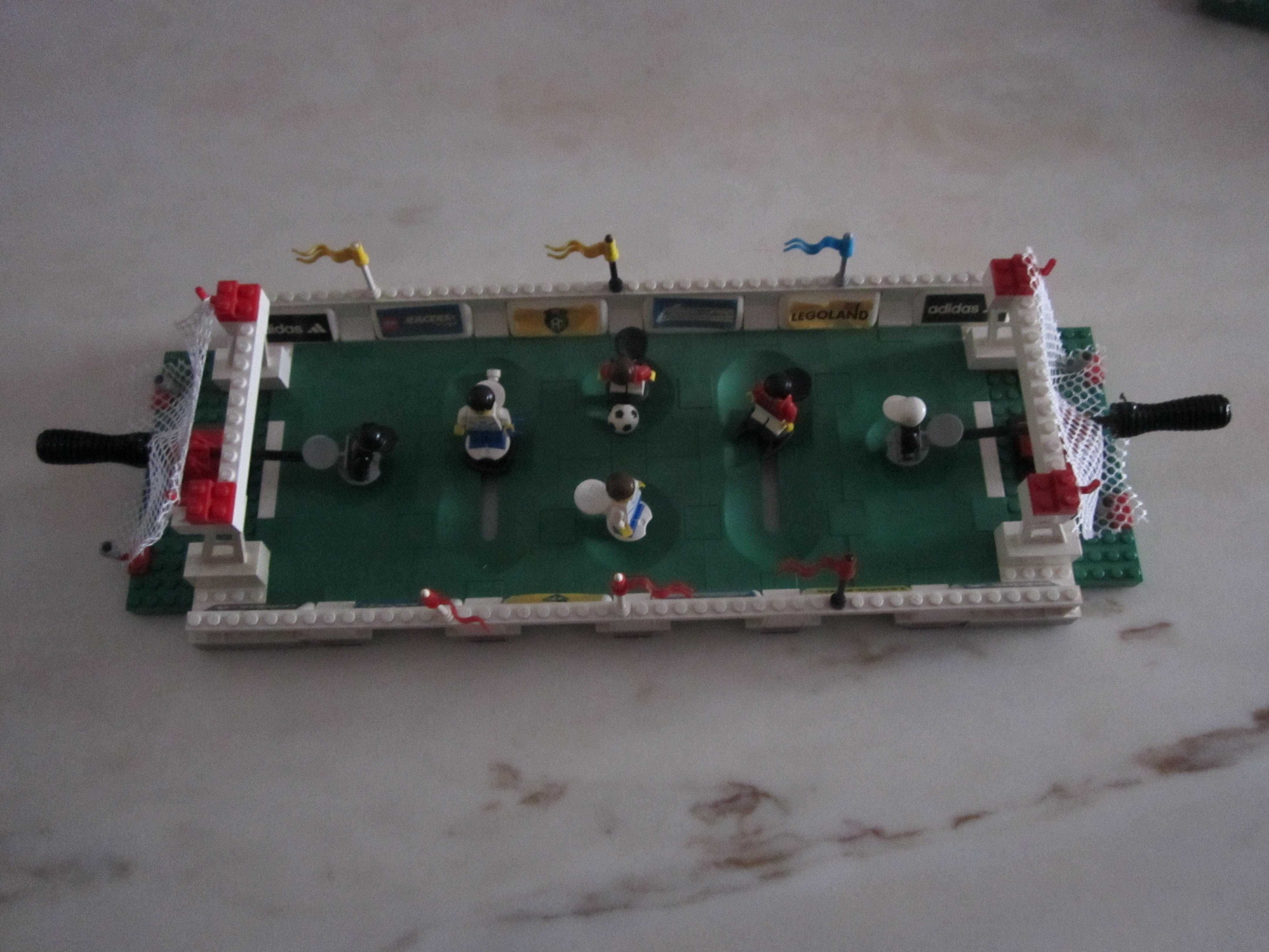 2 campos de futebol LEGO