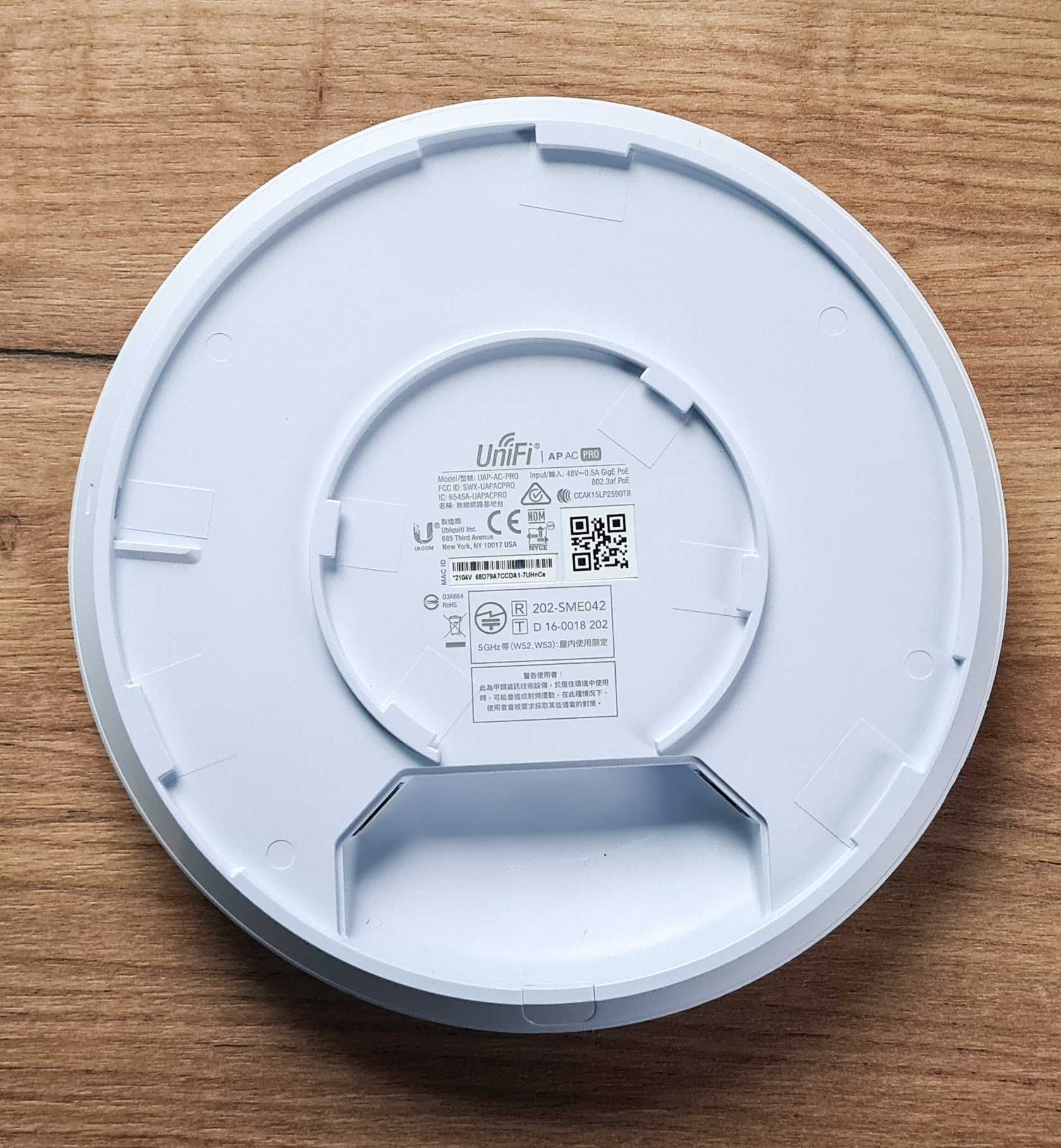 Ubiquiti UniFi UAP-AC-PRO WI-FI Точка доступа HotSpot AC до 1750Mbps