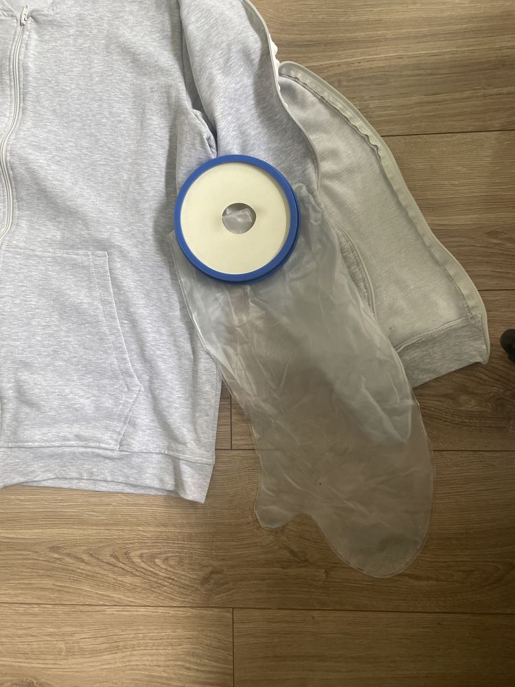 Bluza z odpinanym lewym rekawem i workiem zabezpiczjacym do kapieli