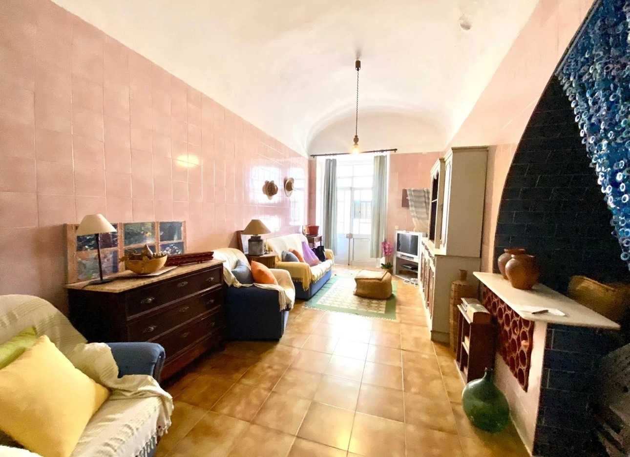 T1 em Olhão + logradouro boa oportunidade para comércio ou habitação