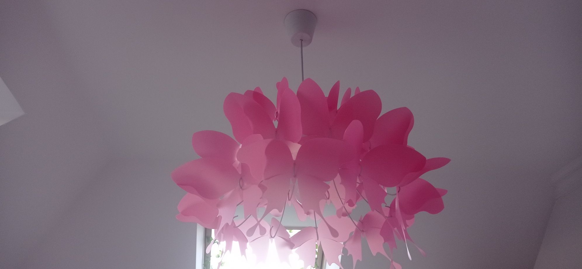 Lampa różowa z motylkami