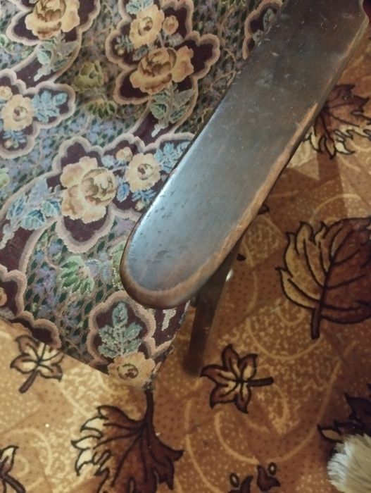 Продам одно кресло под ремонт и два стула под ремонт