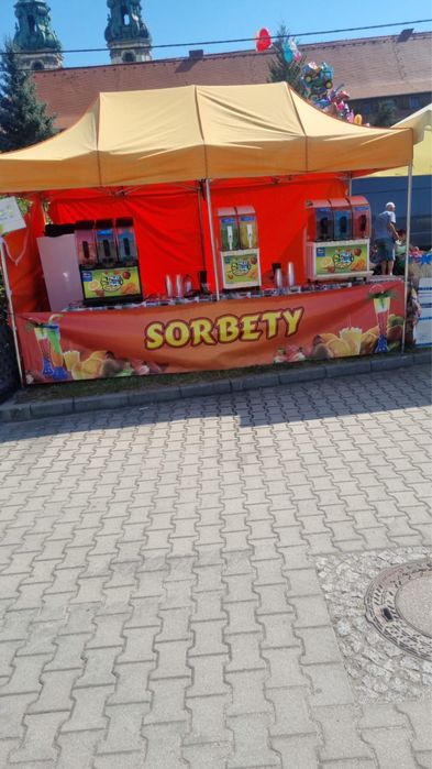 Stoisko do sprzedaży sorbetów.